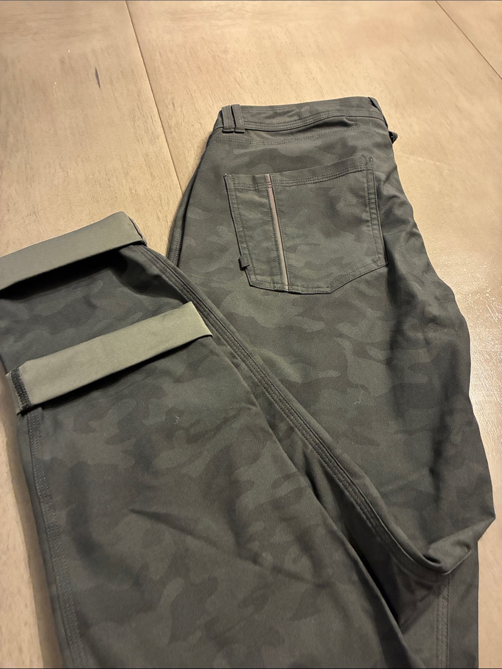 lululemon athletica Dark Camo Daytripper Pants